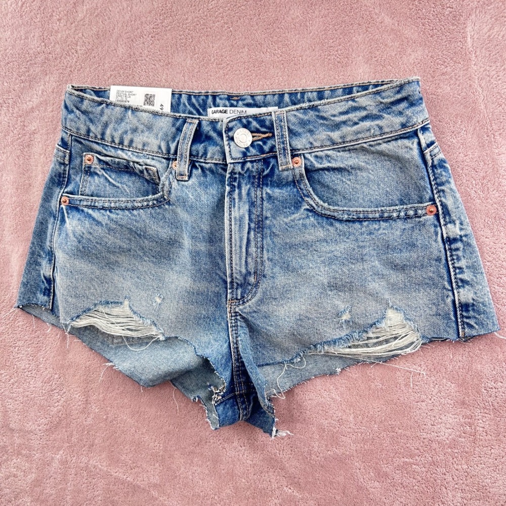 Garage Denim Festival Shorts Light Wash Distressed Raw Hem Size 1 25W 100085879‎